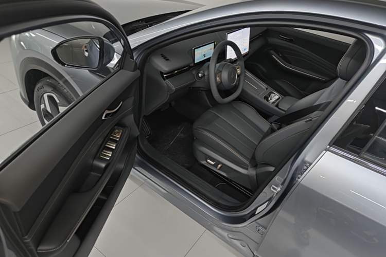 Used Baojun Yunhai 2026 Model 140km Plug-in Hybrid Standard Edition Driver Seat