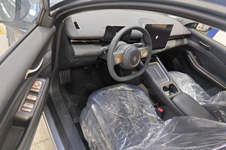 Used Baojun Yunhai 2026 Model 140km Plug-in Hybrid Standard Edition Driver Seat