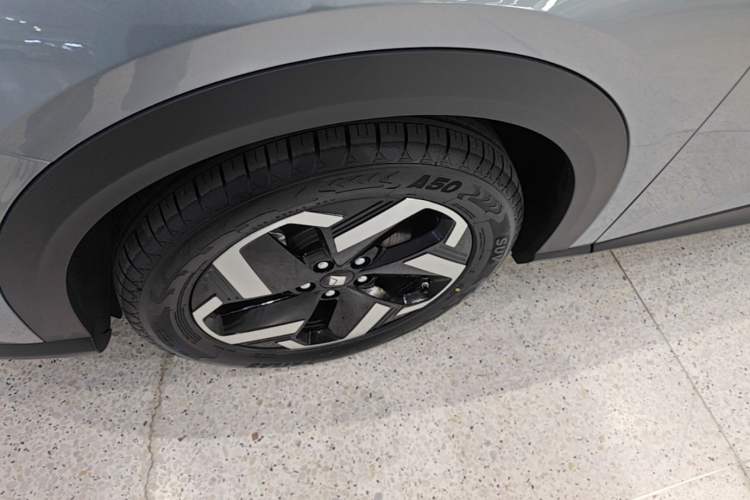 Used Baojun Yunhai 2026 Model 140km Plug-in Hybrid Standard Edition Exterior 1