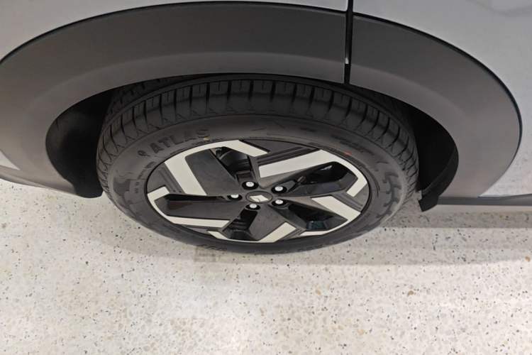 Used Baojun Yunhai 2026 Model 140km Plug-in Hybrid Standard Edition Exterior 2