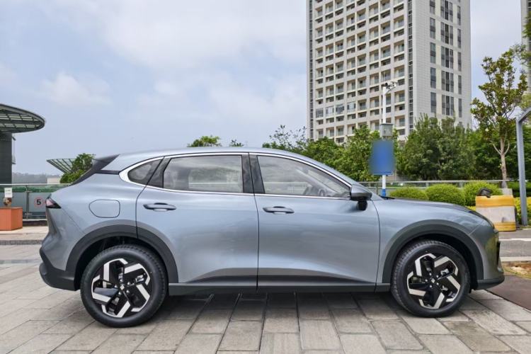 Used Baojun Yunhai 2026 Model 140km Plug-in Hybrid Standard Edition Exterior 3