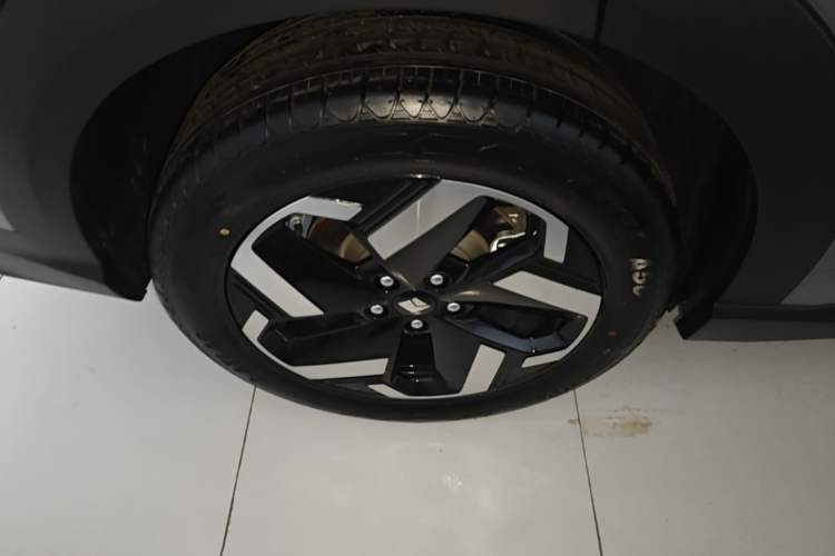 Used Baojun Yunhai 2026 Model 140km Plug-in Hybrid Standard Edition Exterior 5