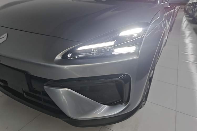 Used Baojun Yunhai 2026 Model 140km Plug-in Hybrid Standard Edition Left Front Headlight