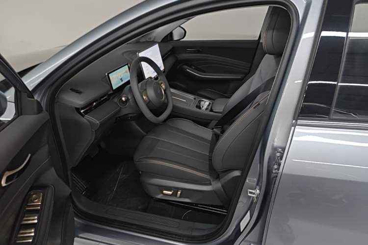 Used Baojun Yunhai 2026 Model 140km Plug-in Hybrid Standard Edition Left Front Seat
