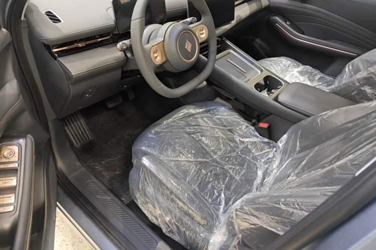 Used Baojun Yunhai 2026 Model 140km Plug-in Hybrid Standard Edition Left Front Seat