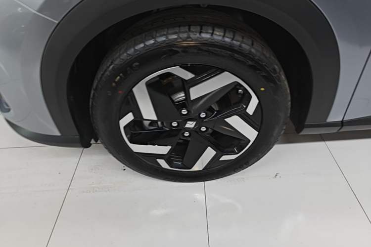 Used Baojun Yunhai 2026 Model 140km Plug-in Hybrid Standard Edition Left Front Wheel Hub