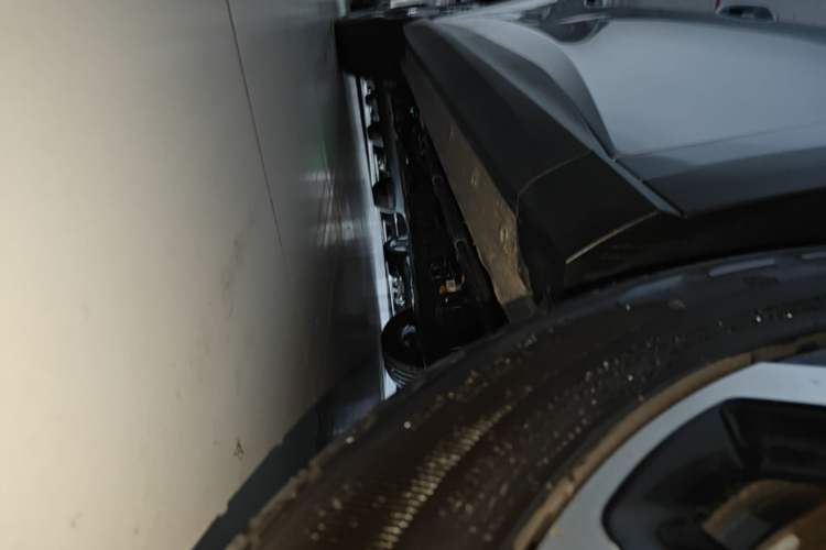 Used Baojun Yunhai 2026 Model 140km Plug-in Hybrid Standard Edition Right Side Sill