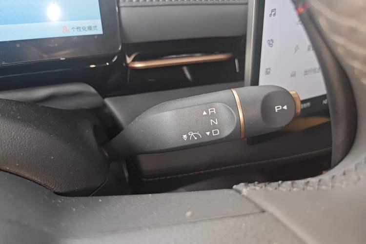 Used Baojun Yunhai 2026 Model 600km Pure Electric Standard Edition Gear Lever