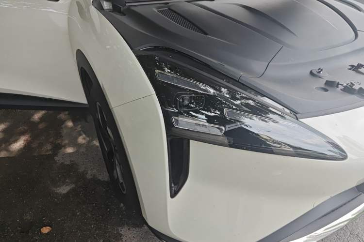 Used Baojun Yunhai 2026 Model 600km Pure Electric Standard Edition Right Front Headlight