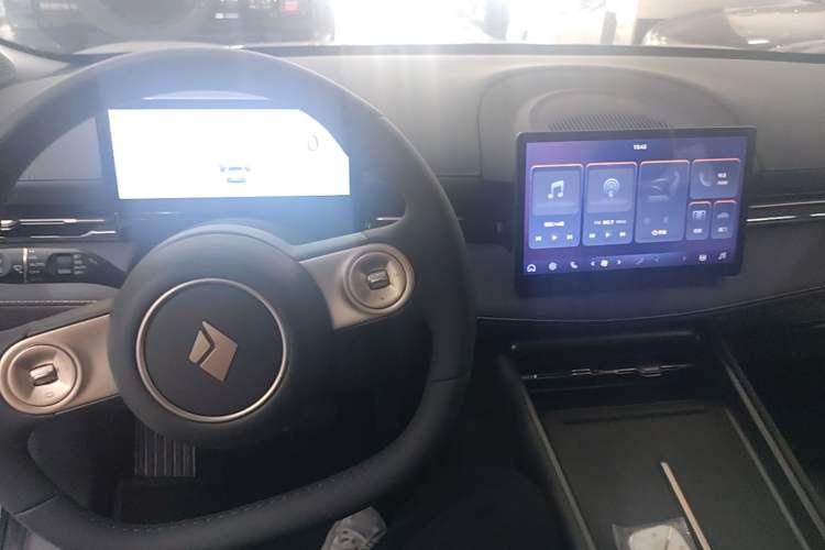Used Baojun Yunhai 2026 Model 500km Pure Electric Standard Edition Center Console