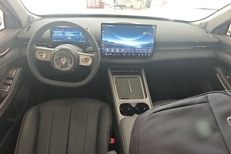 Used Baojun Yunhai 2026 Model 140km Plug-in Hybrid Standard Edition Center Console