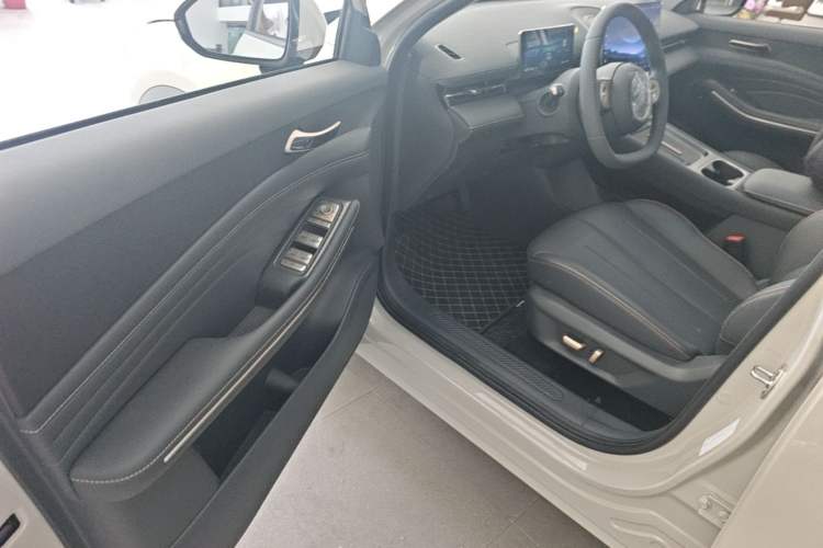 Used Baojun Yunhai 2026 Model 140km Plug-in Hybrid Standard Edition Driver Seat