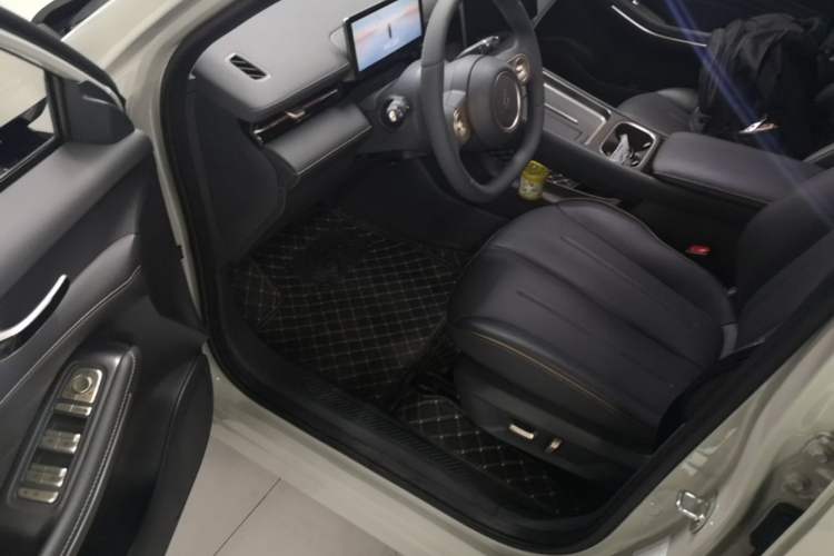 Used Baojun Yunhai 2026 Model 140km Plug-in Hybrid Standard Edition Driver Seat