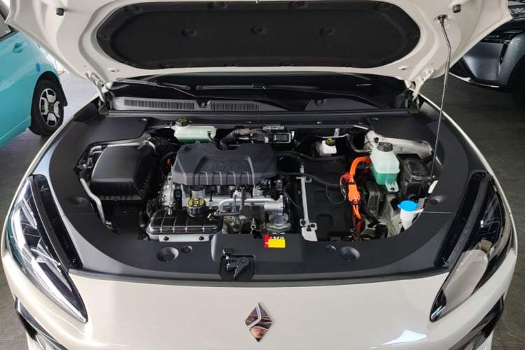 Used Baojun Yunhai 2026 Model 140km Plug-in Hybrid Standard Edition Engine Bay