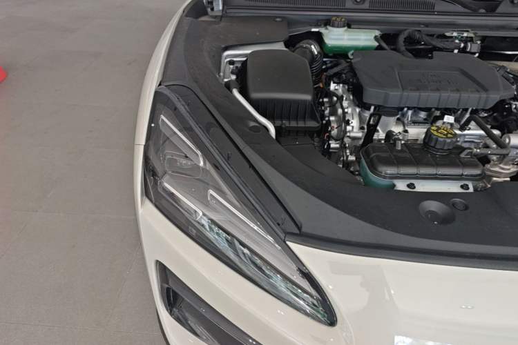 Used Baojun Yunhai 2026 Model 140km Plug-in Hybrid Standard Edition Engine Bay Right