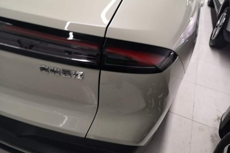 Used Baojun Yunhai 2026 Model 140km Plug-in Hybrid Standard Edition Exterior 3