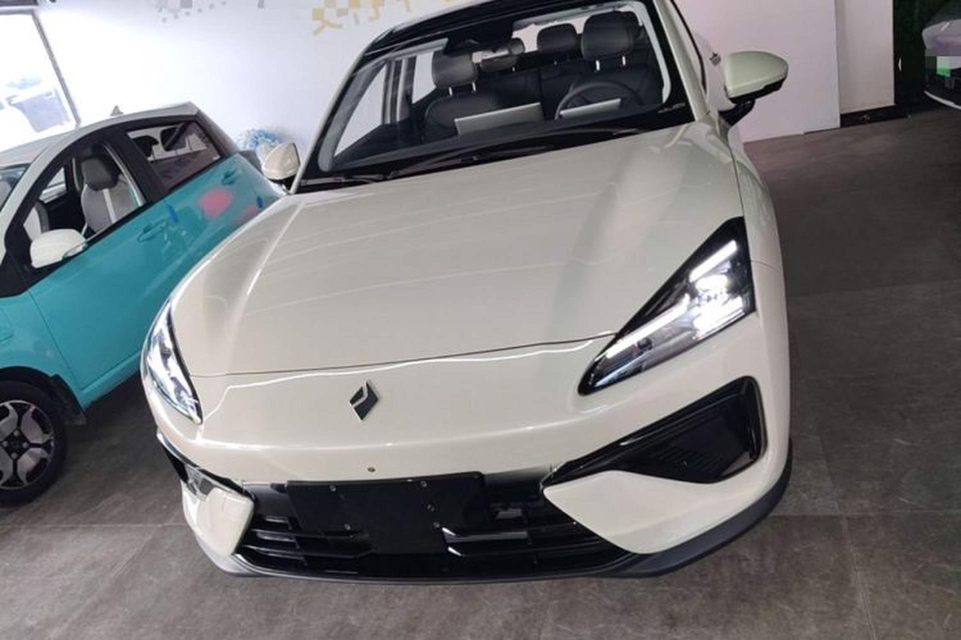 Used Baojun Yunhai 2026 Model 140km Plug-in Hybrid Standard Edition Front