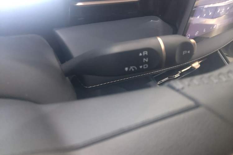 Used Baojun Yunhai 2026 Model 500km Pure Electric Standard Edition Gear Lever