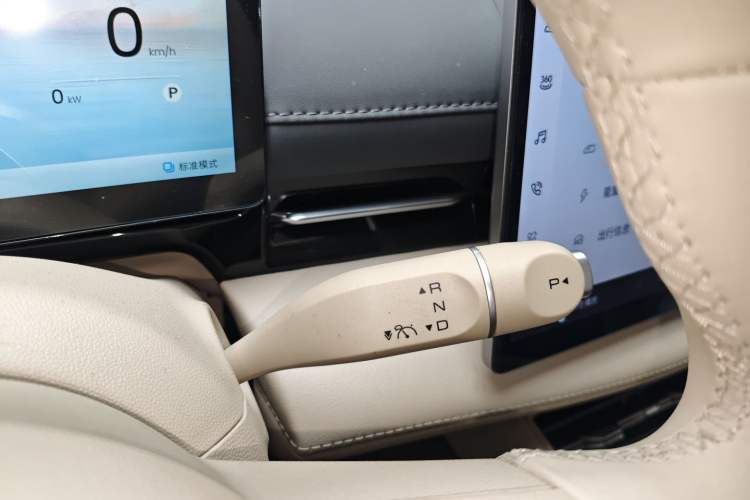 Used Baojun Yunhai 2026 Model 600km Pure Electric Edition Gear Lever