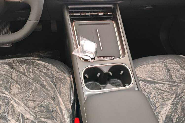 Used Baojun Yunhai 2026 Model 600km Pure Electric Standard Edition Gear Lever
