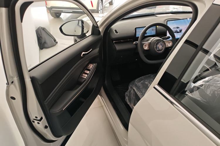 Used Baojun Yunhai 2026 Model 600km Pure Electric Standard Edition Interior 3