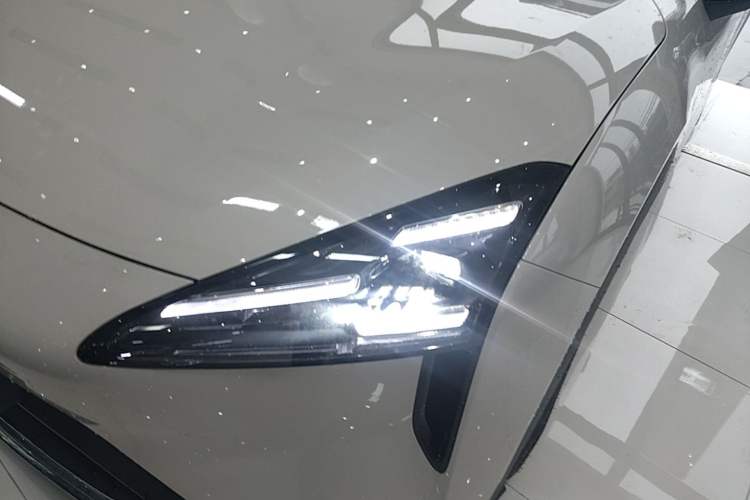 Used Baojun Yunhai 2026 Model 500km Pure Electric Standard Edition Left Front Headlight