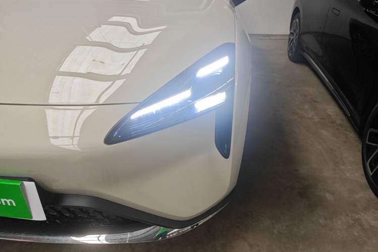 Used Baojun Yunhai 2026 Model 500km Pure Electric Standard Edition Left Front Headlight