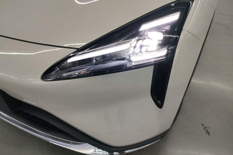 Used Baojun Yunhai 2026 Model 500km Pure Electric Standard Edition Left Front Headlight
