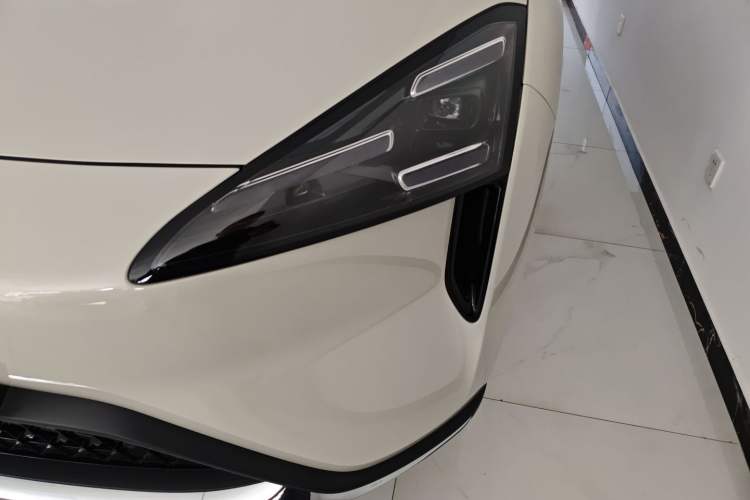 Used Baojun Yunhai 2026 Model 600km Pure Electric Standard Edition Left Front Headlight