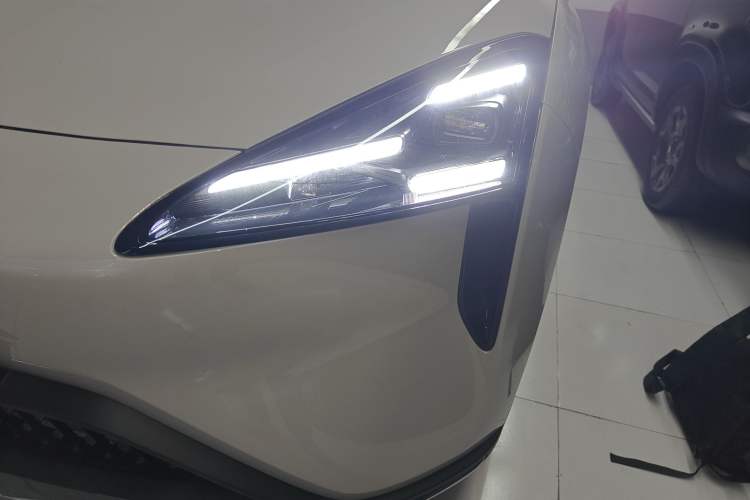 Used Baojun Yunhai 2026 Model 500km Pure Electric Standard Edition Left Front Headlight