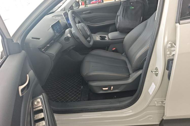 Used Baojun Yunhai 2026 Model 140km Plug-in Hybrid Standard Edition Left Front Seat