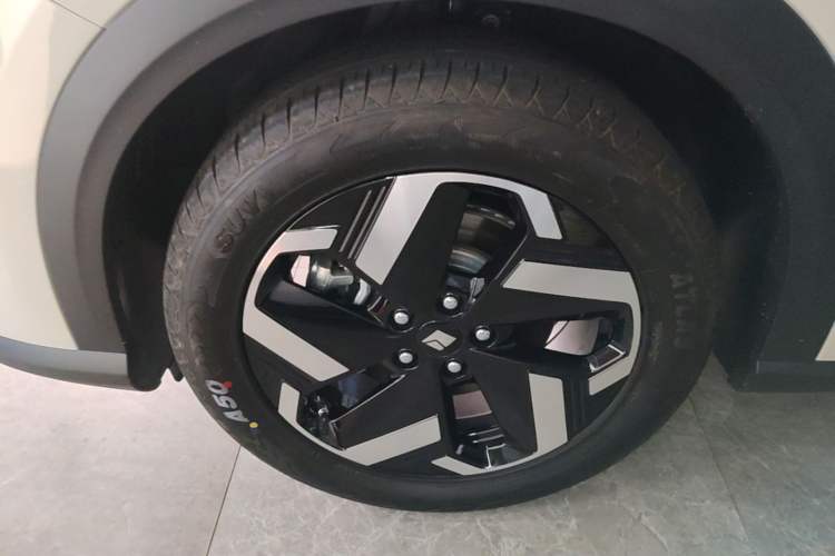 Used Baojun Yunhai 2026 Model 140km Plug-in Hybrid Standard Edition Left Front Wheel Hub