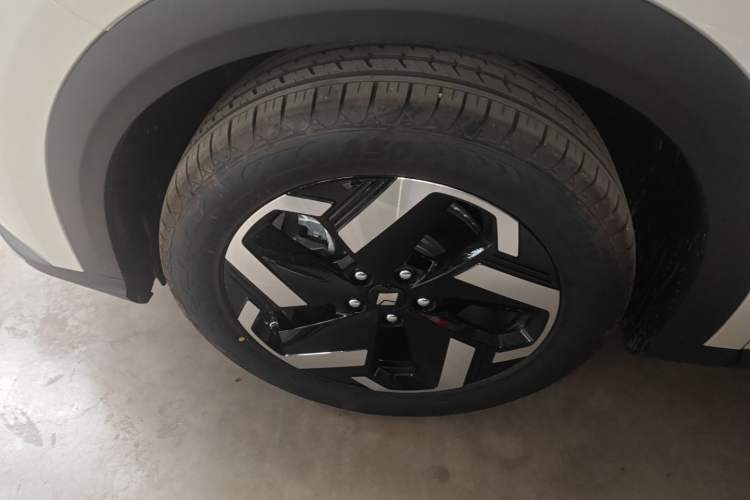 Used Baojun Yunhai 2026 Model 500km Pure Electric Standard Edition Left Front Wheel Hub