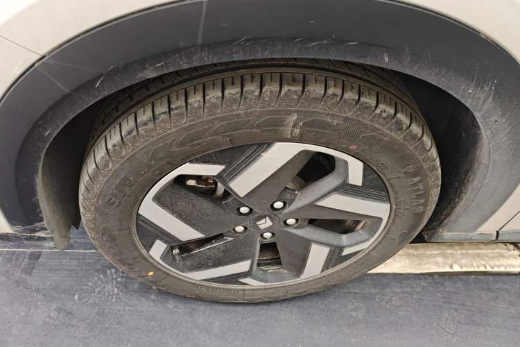 Used Baojun Yunhai 2026 Model 600km Pure Electric Edition Left Front Wheel Hub