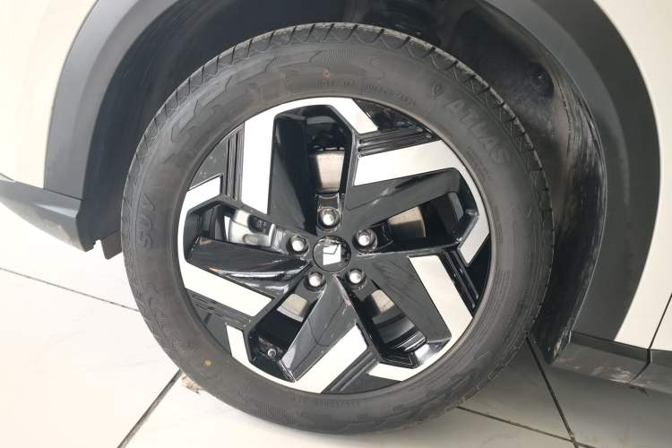 Used Baojun Yunhai 2026 Model 500km Pure Electric Standard Edition Left Front Wheel Hub