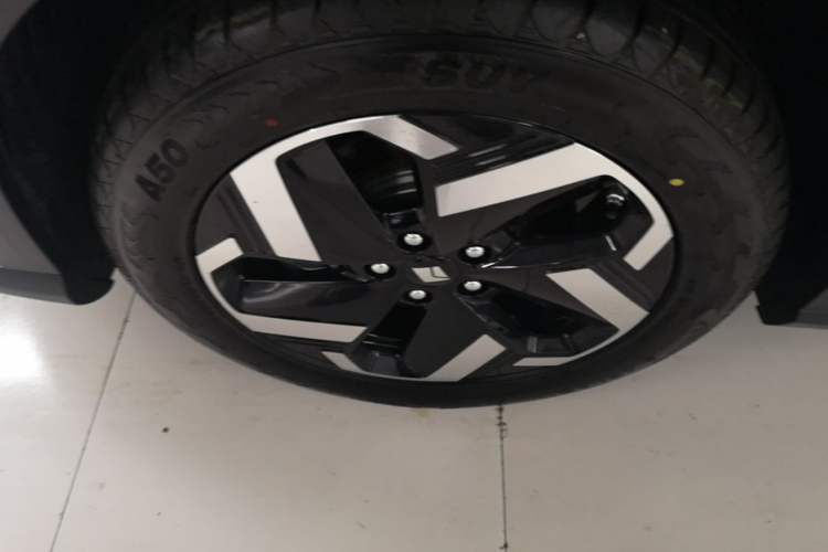 Used Baojun Yunhai 2026 Model 140km Plug-in Hybrid Standard Edition Left Front Wheel Hub