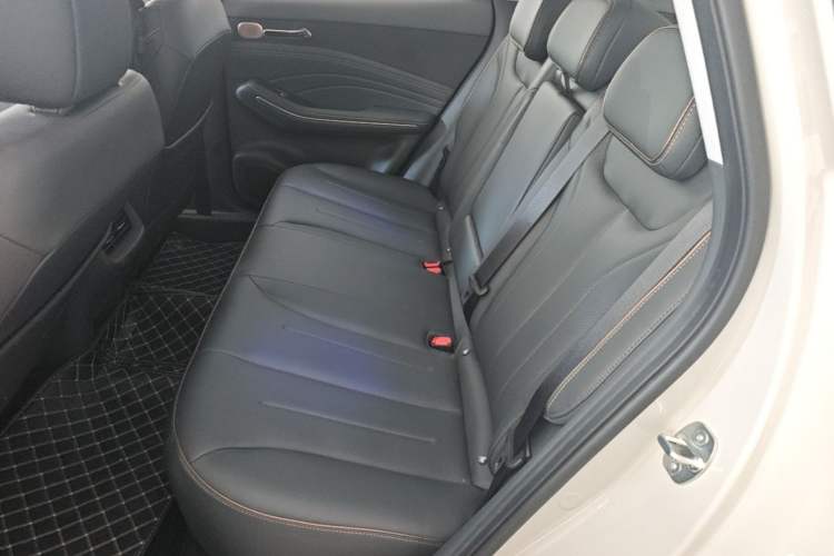 Used Baojun Yunhai 2026 Model 140km Plug-in Hybrid Standard Edition Left Rear Seat