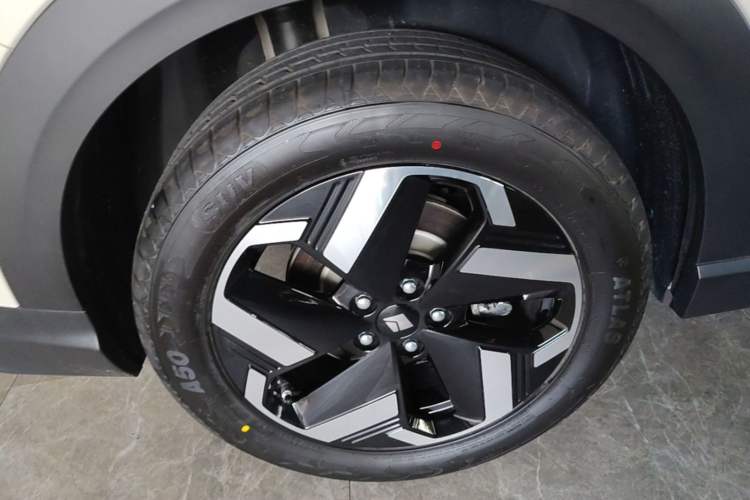 Used Baojun Yunhai 2026 Model 140km Plug-in Hybrid Standard Edition Right Rear Wheel Hub