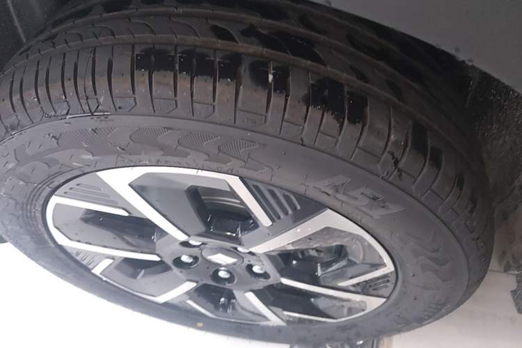 Used Baojun Yunhai 2026 Model 500km Pure Electric Standard Edition Right Rear Wheel Hub