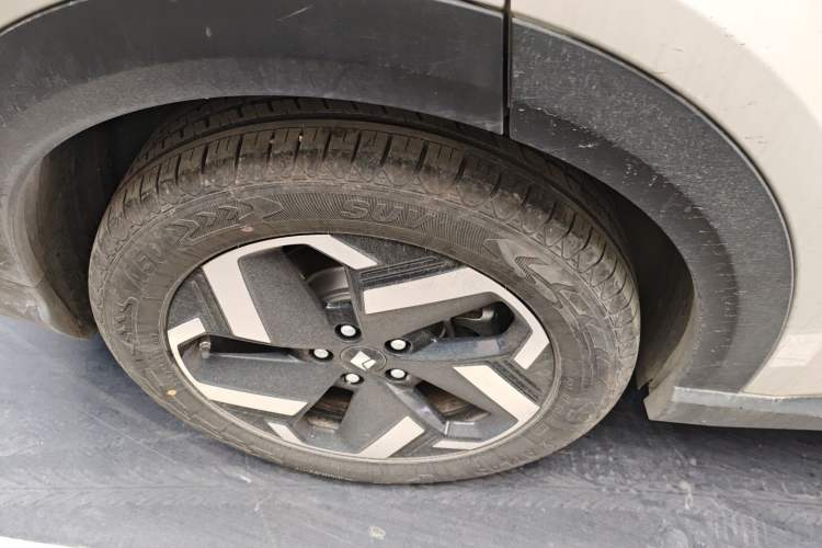 Used Baojun Yunhai 2026 Model 600km Pure Electric Edition Right Rear Wheel Hub