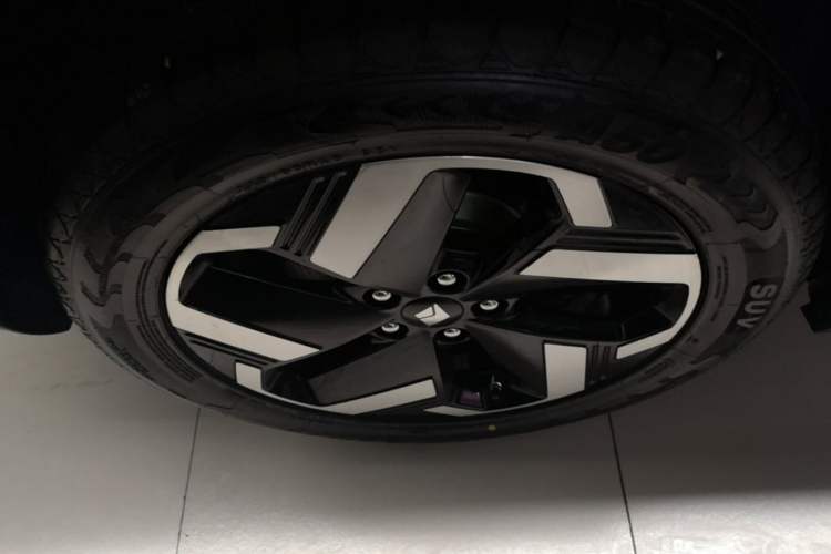Used Baojun Yunhai 2026 Model 140km Plug-in Hybrid Standard Edition Right Rear Wheel Hub