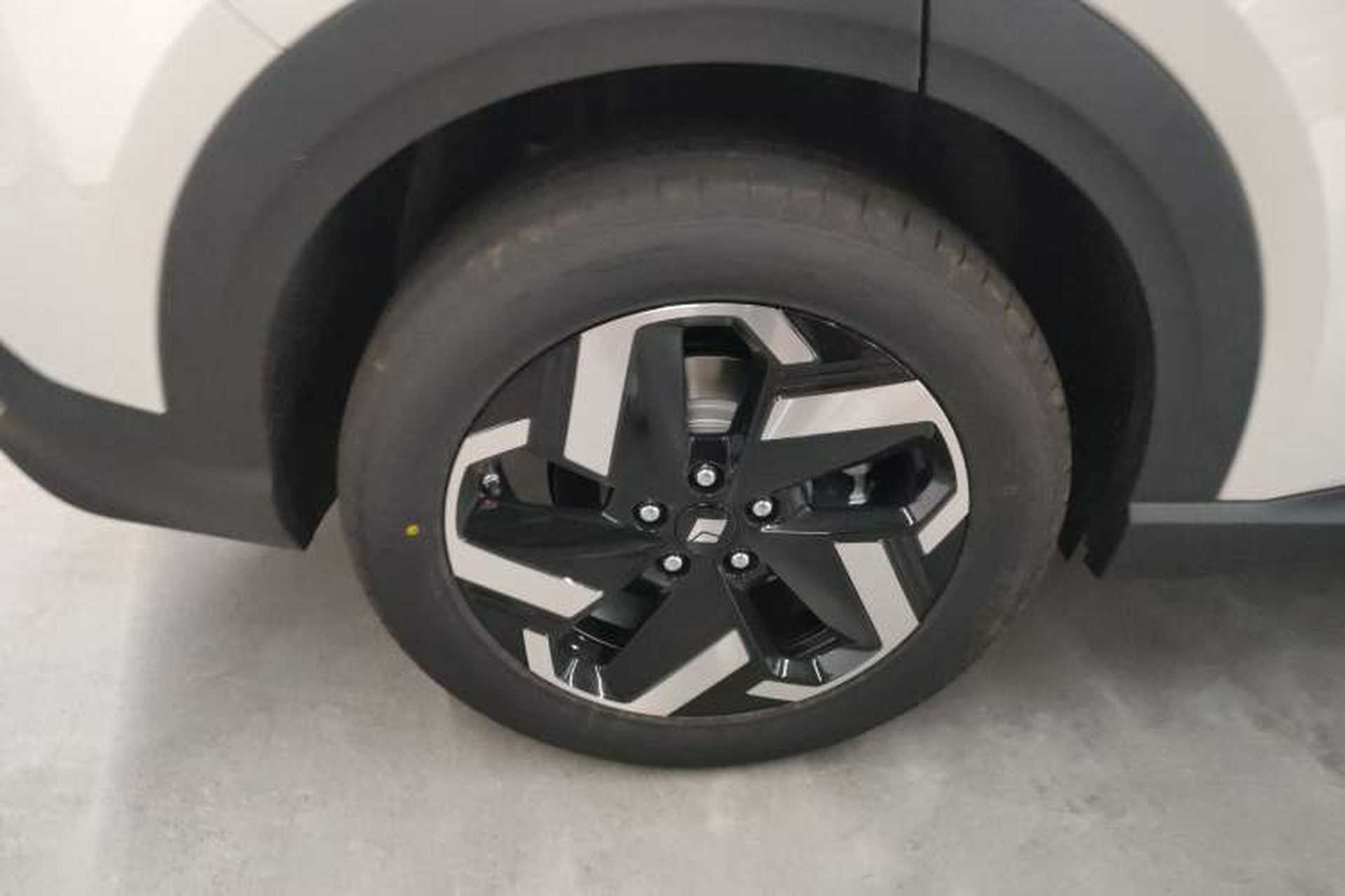 Used Baojun Yunhai 2026 Model 500km Pure Electric Standard Edition Right Rear Wheel Hub