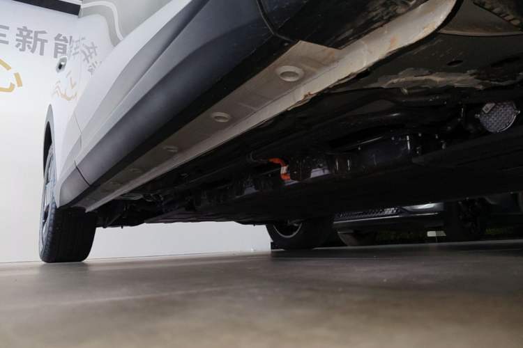 Used Baojun Yunhai 2026 Model 140km Plug-in Hybrid Standard Edition Right Side Sill