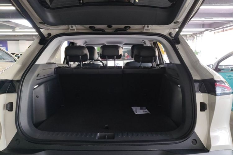Used Baojun Yunhai 2026 Model 140km Plug-in Hybrid Standard Edition Trunk