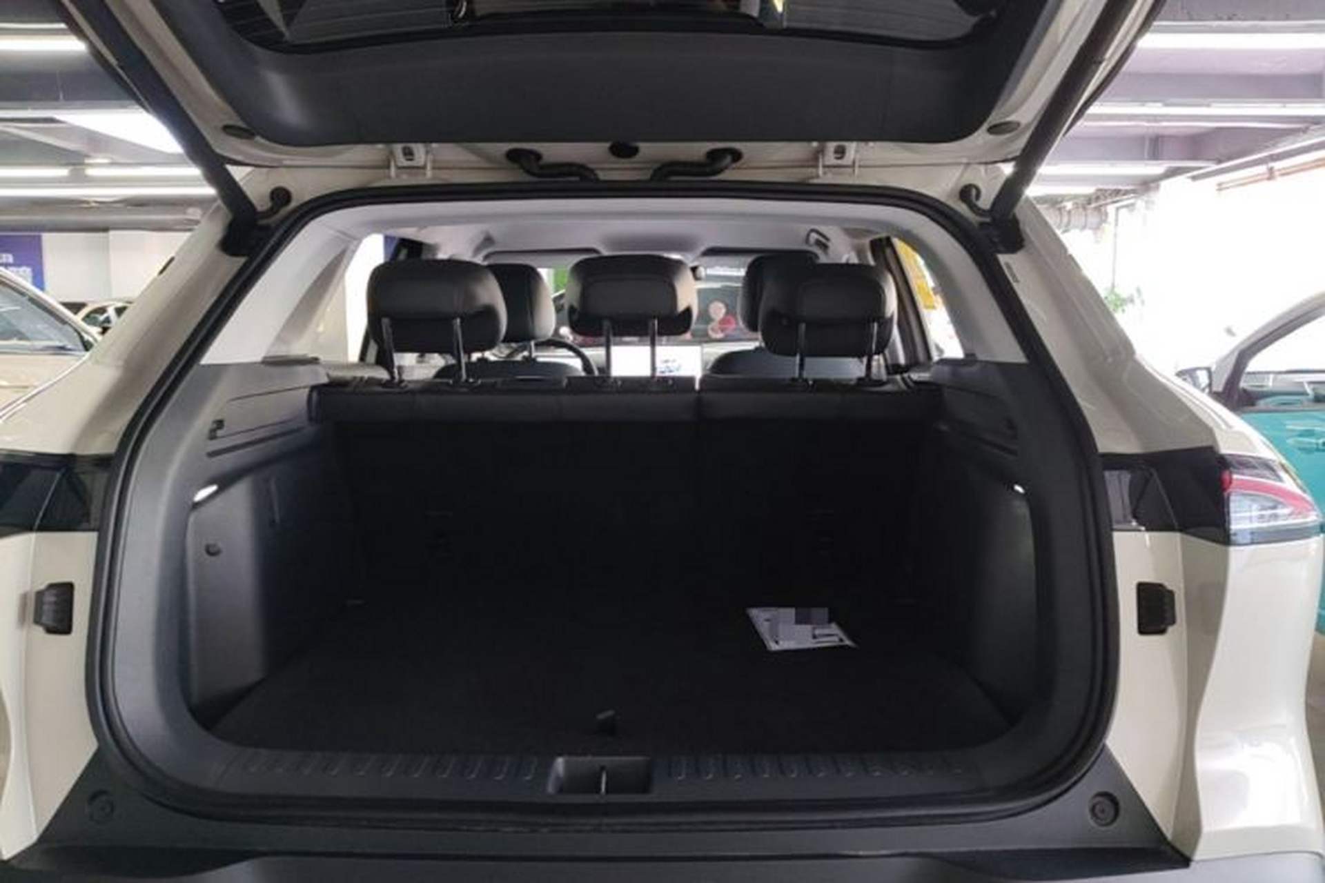 Used Baojun Yunhai 2026 Model 140km Plug-in Hybrid Standard Edition Trunk