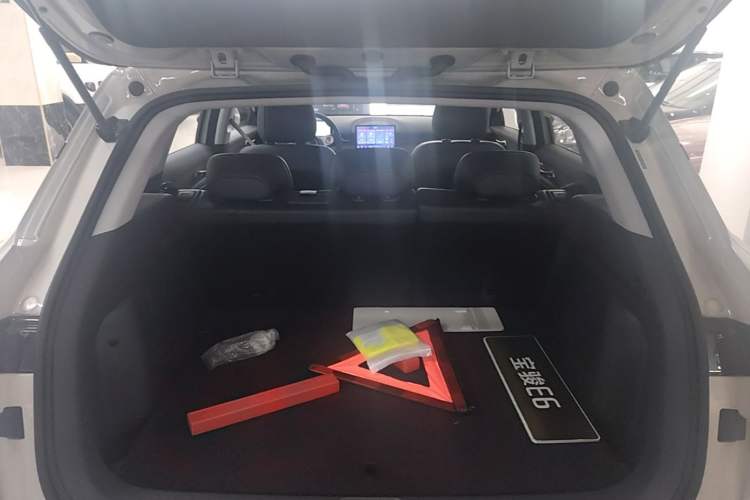 Used Baojun Yunhai 2026 Model 500km Pure Electric Standard Edition Trunk