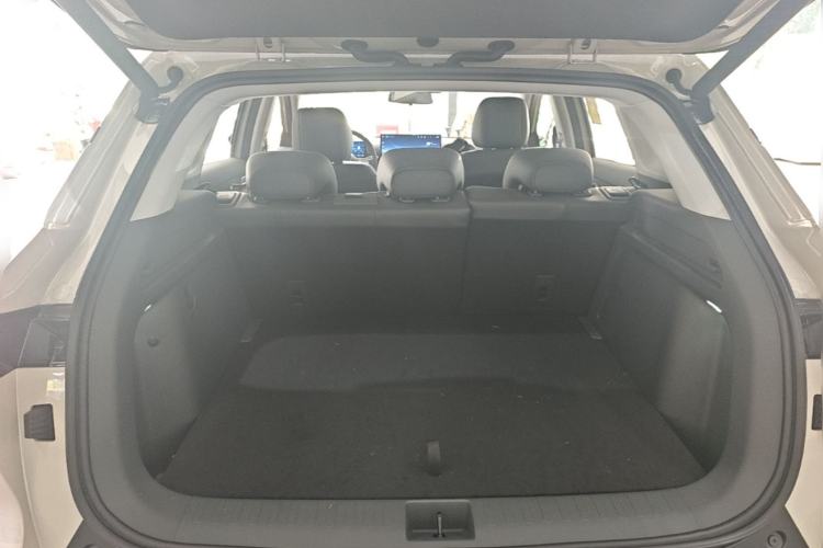 Used Baojun Yunhai 2026 Model 140km Plug-in Hybrid Standard Edition Trunk