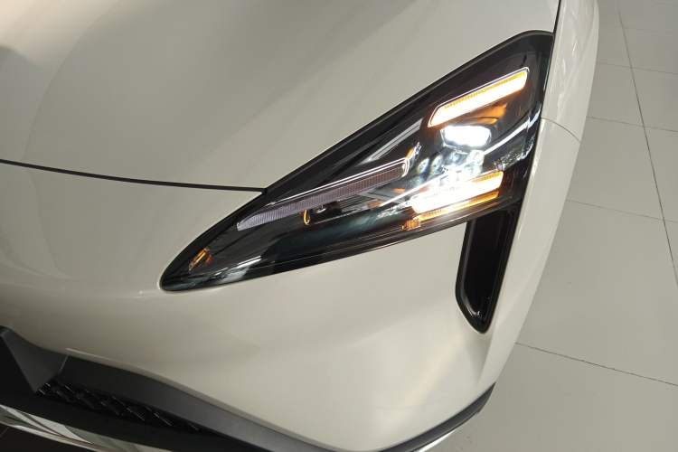 Used Baojun Yunhai 2026 Model 500km Pure Electric Standard Edition Left Front Headlight