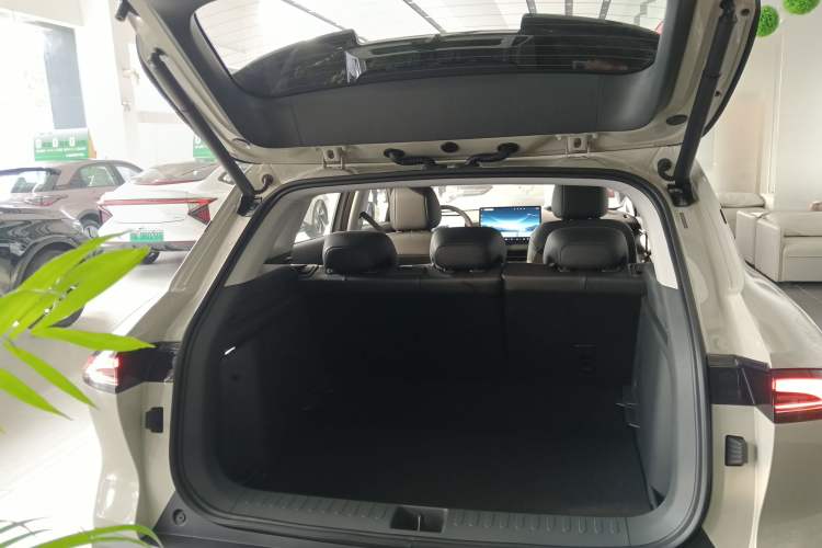Used Baojun Yunhai 2026 Model 500km Pure Electric Standard Edition Trunk