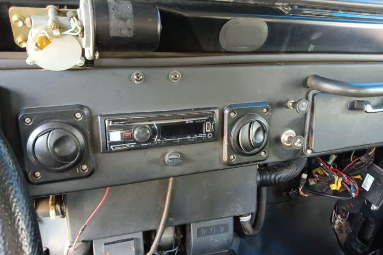Used BAW 212 Classic 2015 2.0L four-wheel drive standard version Audio And AC Panel